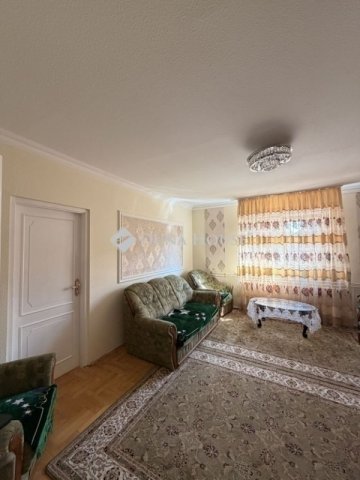 Eladó családi ház, Vecsésen 159.99 M Ft, 9 szobás