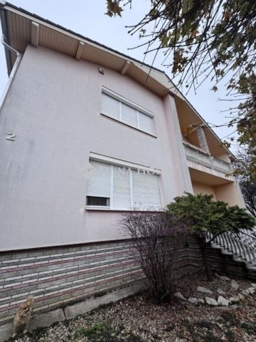 Eladó családi ház, Vecsésen 149.99 M Ft, 5 szobás