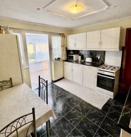 Eladó családi ház, Újszászon 20.9 M Ft, 1 szobás