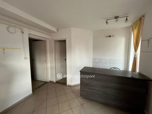 Eladó családi ház, Kazáron 62 M Ft, 4 szobás
