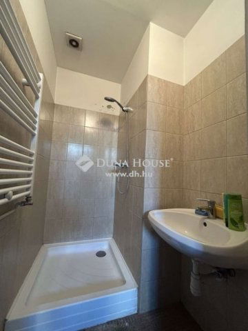 Eladó ipari ingatlan, Budapesten, XX. kerületben 179.9 M Ft