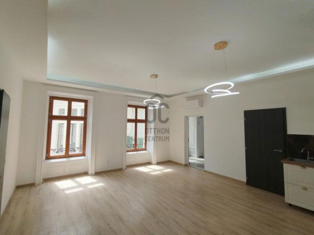 Eladó téglalakás, Budapesten, V. kerületben 275.4 M Ft, 7 szobás