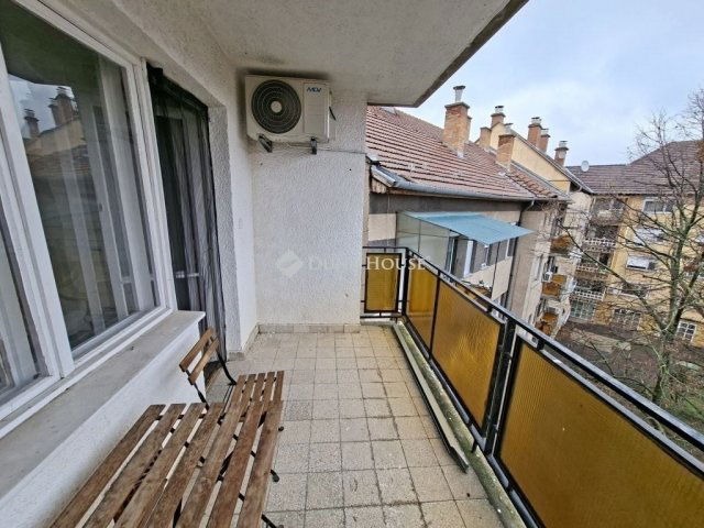 Eladó téglalakás, Szegeden 59.9 M Ft, 2 szobás