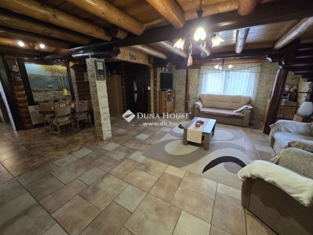 Eladó családi ház, Szigetszentmiklóson 129.9 M Ft, 7 szobás