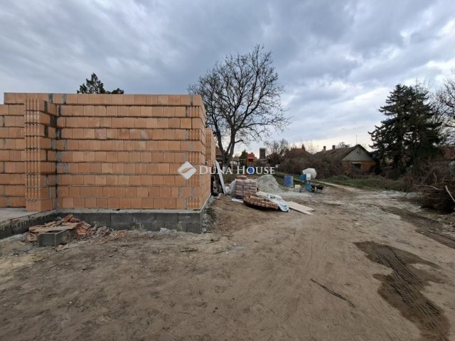 Eladó ikerház, Sülysápon 97 M Ft, 4 szobás