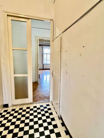 Eladó téglalakás, Budapesten, VI. kerületben 79.9 M Ft, 1 szobás