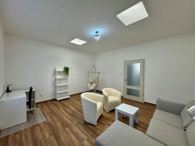 Kiadó téglalakás, albérlet, Pécsett, Toldi Miklós utcában