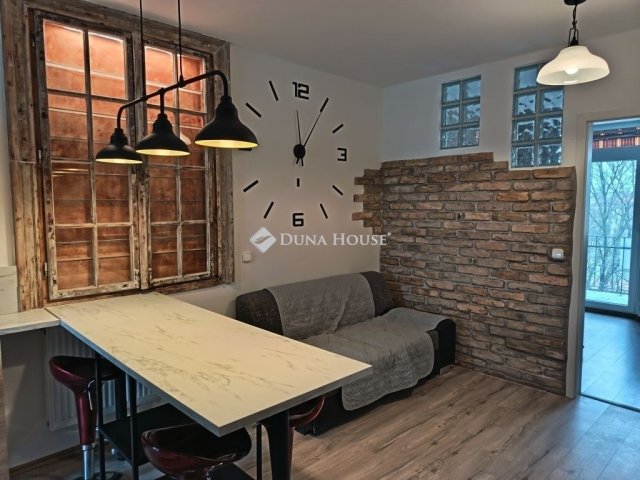 Eladó téglalakás, Vácon 72.5 M Ft, 3 szobás