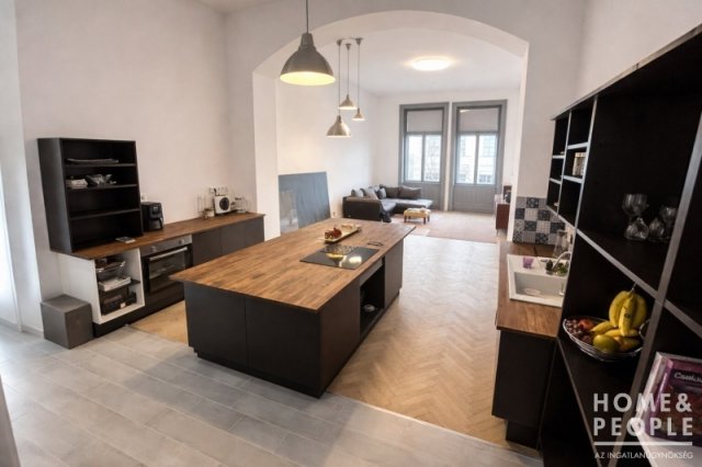 Eladó téglalakás, Szegeden 99.9 M Ft, 2 szobás