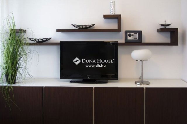 Kiadó téglalakás, albérlet, Budapesten, VI. kerületben