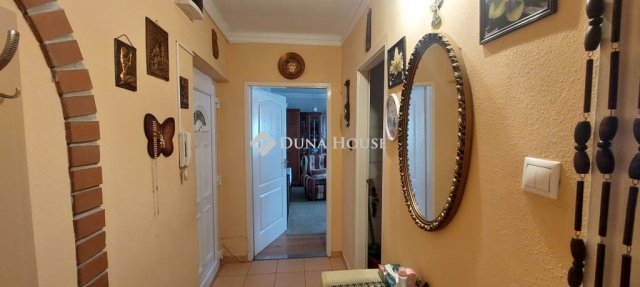 Eladó téglalakás, Tatabányán, Fellner Jakab téren 32.5 M Ft