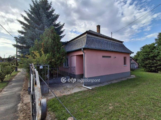 Eladó családi ház, Őrhalmon 32.9 M Ft, 4+1 szobás
