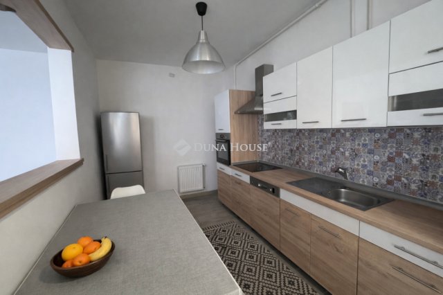 Eladó családi ház, Pécsett 79.99 M Ft, 3 szobás