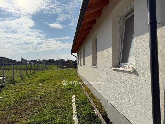 Eladó ikerház, Szigetcsépen 91.9 M Ft, 2+3 szobás