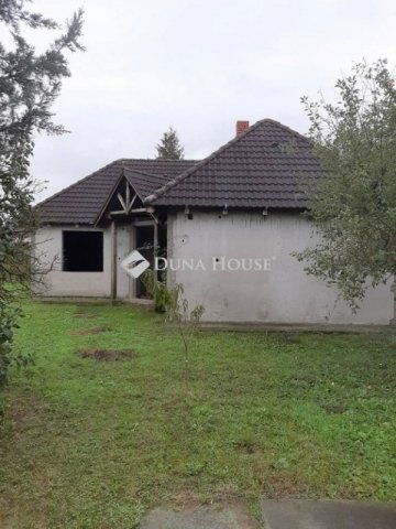 Eladó családi ház, Sárváron 33.9 M Ft, 6+2 szobás