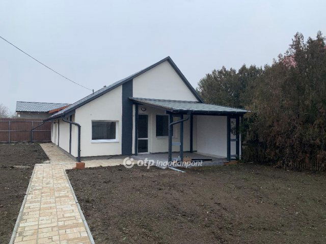 Eladó családi ház, Szolnokon 69 M Ft, 3 szobás