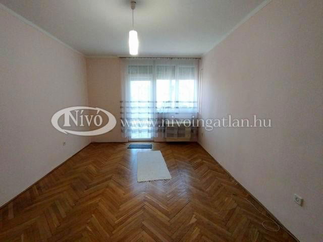 Eladó téglalakás, Veszprémben 45 M Ft, 1 szobás