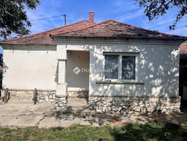 Eladó nyaraló, Gyömörén 44 M Ft, 2 szobás