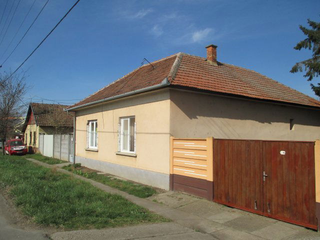 Eladó családi ház, Csorváson 15.5 M Ft, 2 szobás