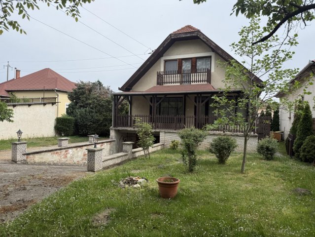 Eladó családi ház, Komáromban 122.9 M Ft, 5 szobás