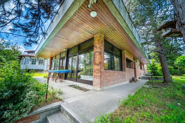 Eladó családi ház, Tahitótfalun 150 M Ft, 4 szobás