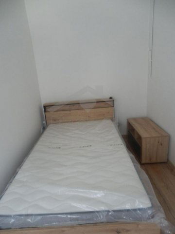 Kiadó téglalakás, albérlet, Esztergomban 100 E Ft / hó
