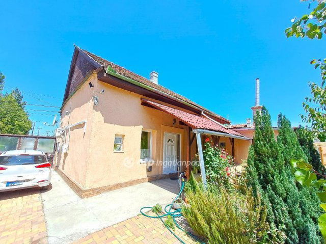 Eladó családi ház, Szolnokon 29.99 M Ft, 2 szobás