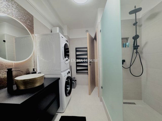 Eladó téglalakás, Pécsett 74.99 M Ft, 3 szobás