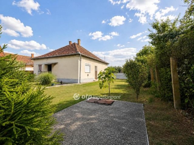 Eladó családi ház, Hencidán 20.9 M Ft, 2 szobás