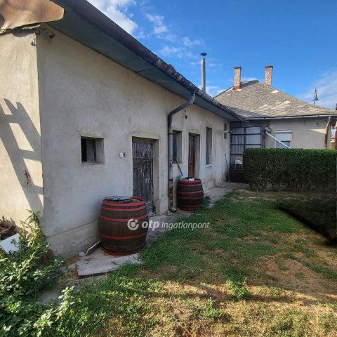 Eladó családi ház, Mikepércsen 34.9 M Ft, 2+1 szobás