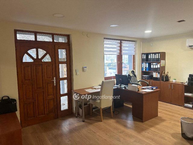 Eladó családi ház, Siófokon 135 M Ft, 5 szobás