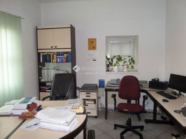 Eladó téglalakás, Pécsett 45 M Ft, 2 szobás