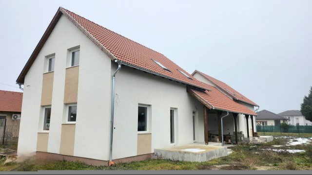 Eladó családi ház, Délegyházán 86 M Ft, 4 szobás