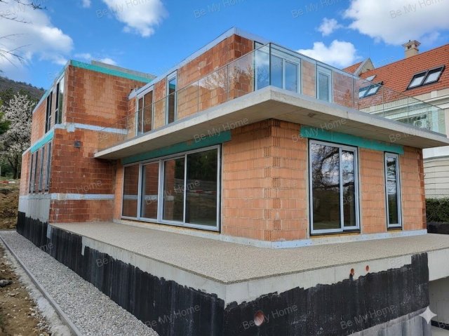 Eladó ikerház, Budapesten, III. kerületben, Remetehegyi úton