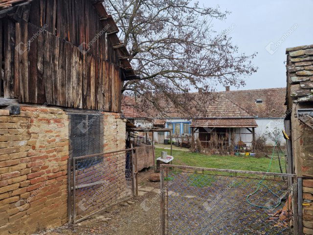 Eladó családi ház, Dombóváron 11.2 M Ft, 2 szobás