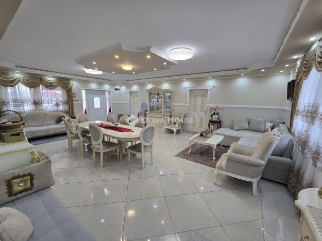 Eladó családi ház, Sárbogárdon 64.9 M Ft, 4 szobás