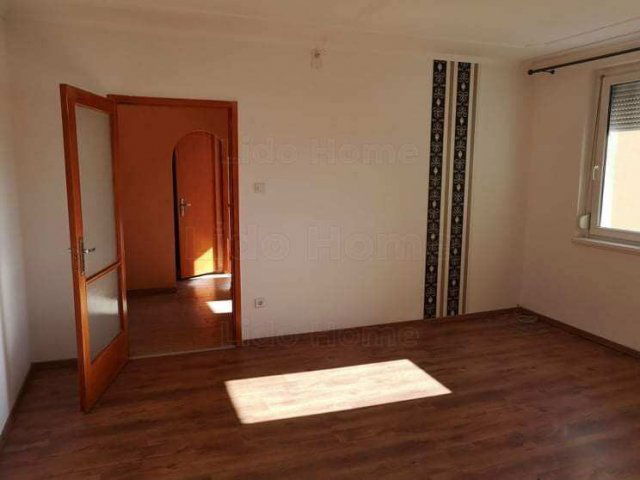 Eladó panellakás, Veszprémben 44.2 M Ft, 2 szobás