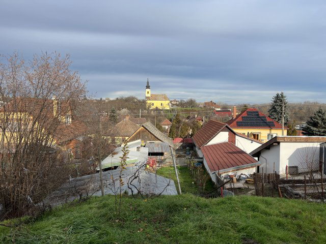 Eladó családi ház, Dunaújvárosban 17 M Ft, 2 szobás