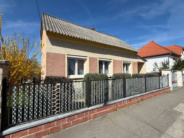 Eladó családi ház, Sárváron 50.9 M Ft, 3 szobás