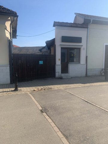 Eladó üzlethelyiség, Tokajban, Rákóczi úton 155 M Ft