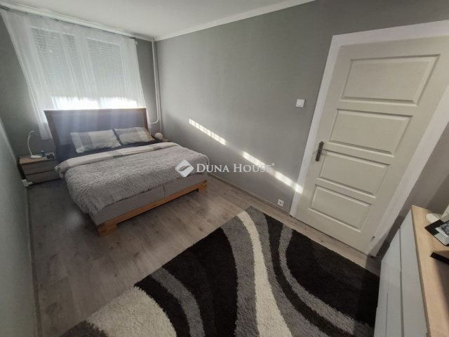 Eladó panellakás, Kiskunfélegyházán 33 M Ft, 2 szobás