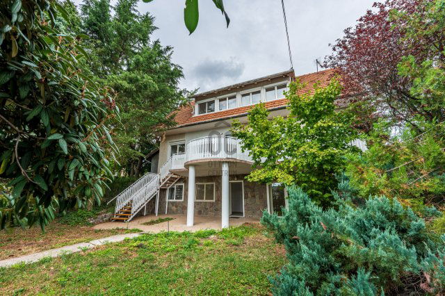 Eladó családi ház, Szentendrén 155 M Ft, 6 szobás