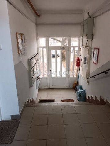 Eladó téglalakás, Pécsett 46.9 M Ft, 3 szobás