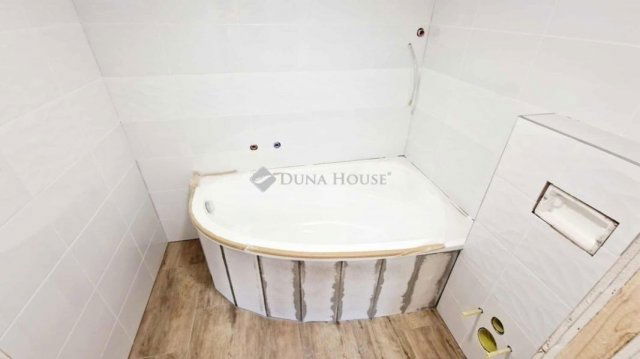 Eladó téglalakás, Budapesten, X. kerületben 48.4 M Ft, 1 szobás