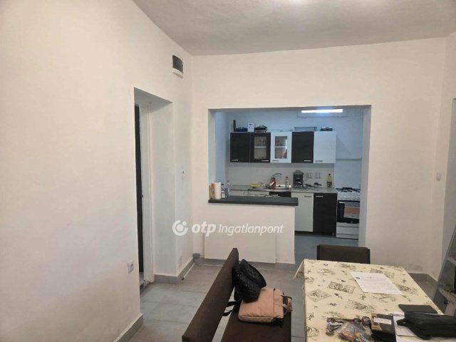 Eladó családi ház, Újszászon 37.49 M Ft, 3 szobás