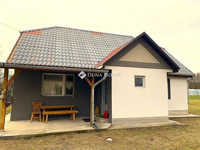 Eladó családi ház, Ladánybenén 49.99 M Ft, 3 szobás