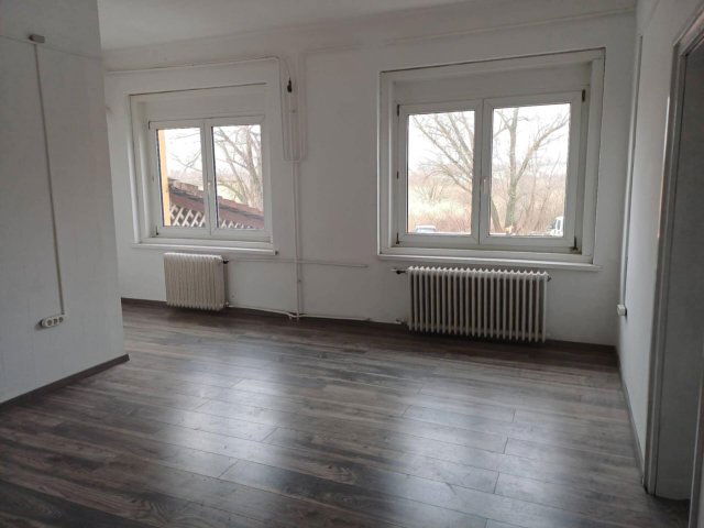 Kiadó iroda, Solymáron 65 E Ft / hó / költözzbe.hu