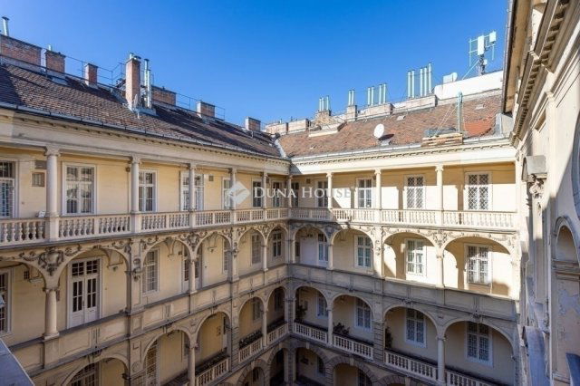 Eladó téglalakás, Budapesten, V. kerületben 149 M Ft, 2 szobás