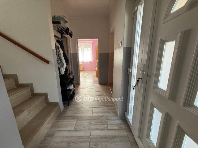 Eladó családi ház, Cegléden 110 M Ft, 5 szobás