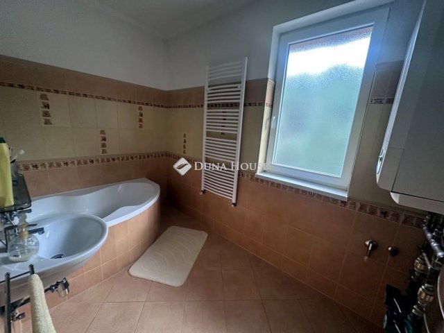 Eladó ikerház, Nyíregyházán 89 M Ft, 4 szobás